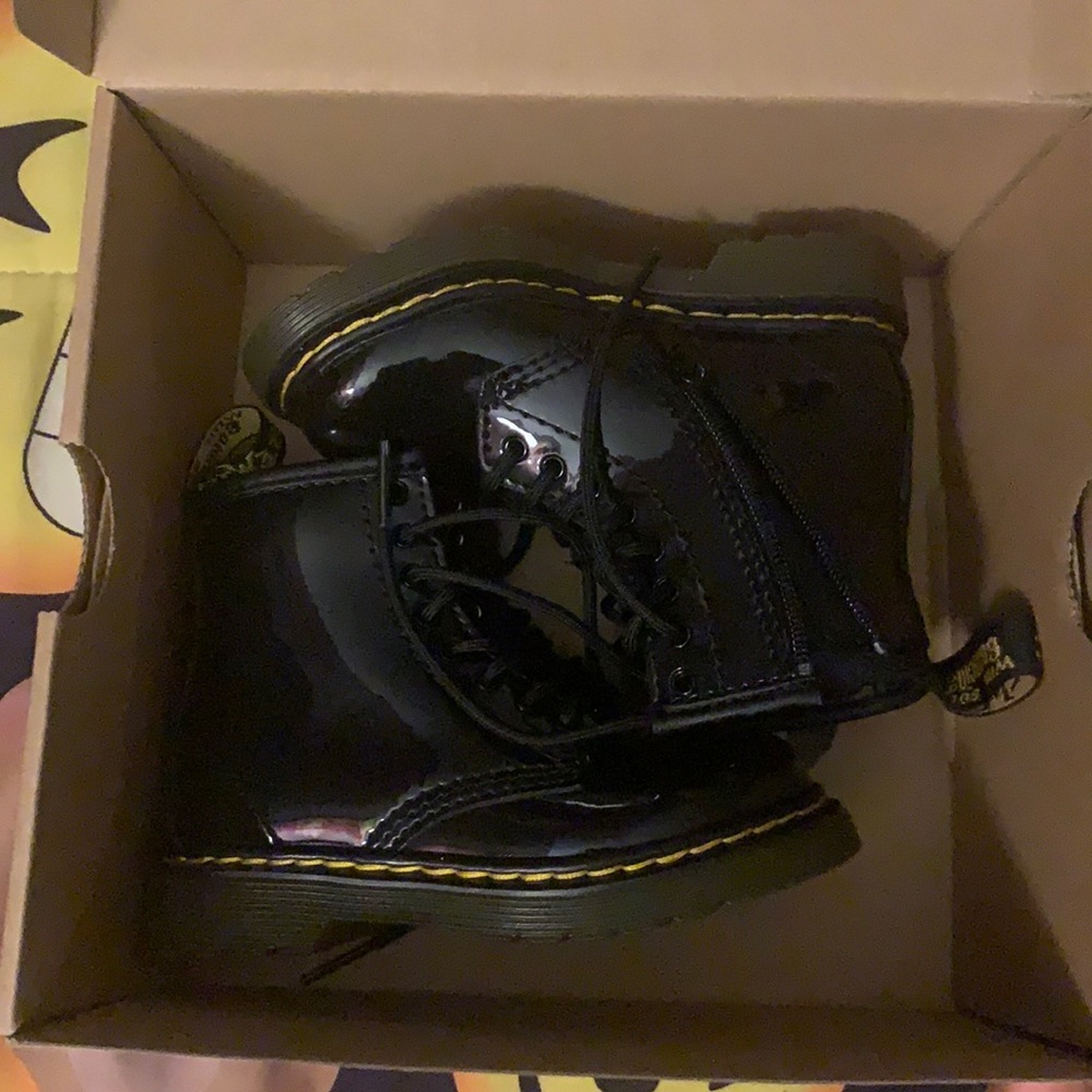 Like new Toddler girl Dr Marten boots Patent leather worn 3 times size 7